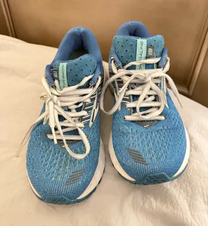 Brooks Adrenaline GTS 19 Women's Size 8.5 Running Shoes thumbnail 1
