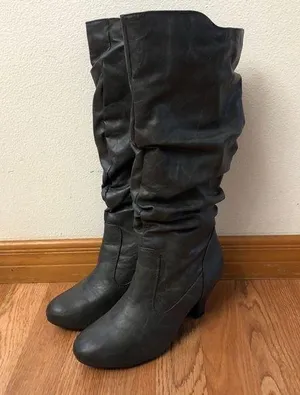 Women’s gray boots size 10 thumbnail 1