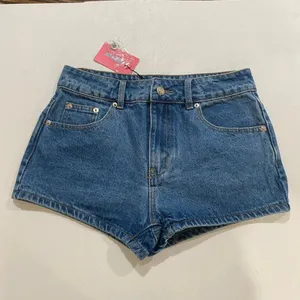 Edikted Heart Pocket Denim Shorts NWT Size S Y2K Coquette Low Rise thumbnail 2