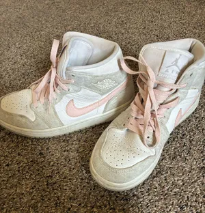 Air Jordan Mid 1 thumbnail 1