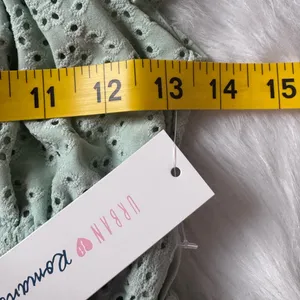 NWT URBAN Romantics Size S Light Green Eyelet Ruffle Top thumbnail 6