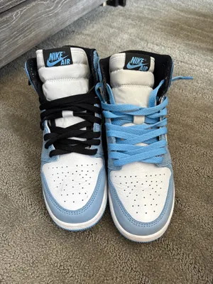 Air Jordan 1 Retro High OG University Blue thumbnail 3
