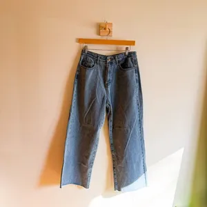 New Princess Polly Ruby Cropped Mid Wash Jean Size 6 thumbnail 3