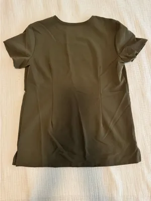 FIGS Scrub Top thumbnail 3