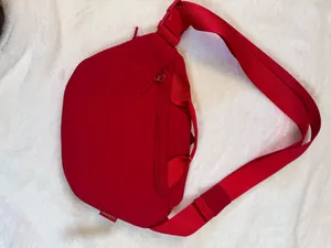 Curved Crossbody Bag Lululemon thumbnail 4