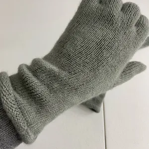 EUC women’s soft knit long foldable medium gray‎ warm winter gloves accessories thumbnail 3