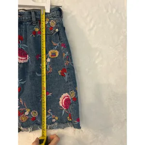 Zara Floral Embroidered Denim Mini Skirt Womens Size S Blue Raw Hem Boho‎ A-Line thumbnail 3