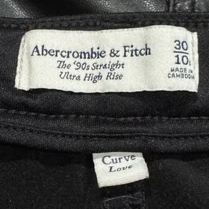 Abercrombie & Fitch The 90s Straight Ultra High Rise Faux Leather 30/10 thumbnail 4