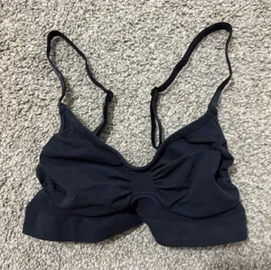 Skims Bralette thumbnail 1