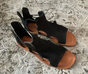 Lucky Brand Perforated Leather Sandals 🖤 NEW 🖤 thumbnail 1