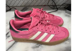 Adidas Gazelle Indoor Women’s 6 Pink White Gum Sole Sneakers IG0670 Retro Casual thumbnail 2