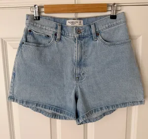Abercrombie & Fitch 4” Mom Short High Rise Light Wash Jean Shorts thumbnail 1