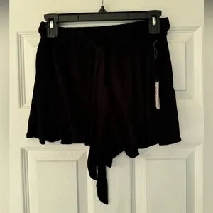 Electric & Rose Women’s Black Rayon Mini Shorts With Bow Belt Size XS thumbnail 7