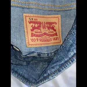 Levi's cropped denim jacket thumbnail 4