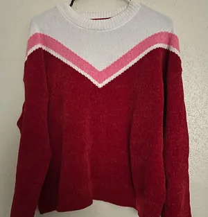 Stylish Red and White Women's Sweater Size undefined thumbnail 1