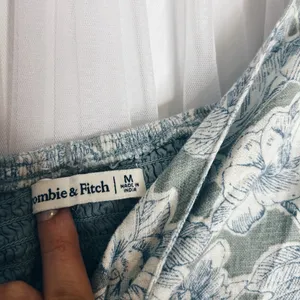 Abercrombie & Fitch Floral Crop Top - Blue and White thumbnail 3