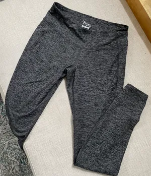 Old Navy Active Leggings in Grey size M thumbnail 1