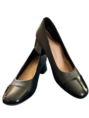 Clarks Marilyn Sara Pumps Black Leather Sz 9/40 Patent Toe Cap Block 1.5” Heel thumbnail 3
