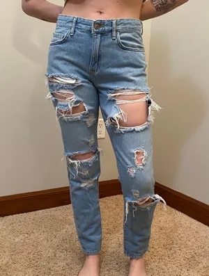 Forever 21 Distressed Jeans thumbnail 2