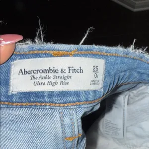 Abercrombie & Fitch Light Blue Cropped Jeans thumbnail 6