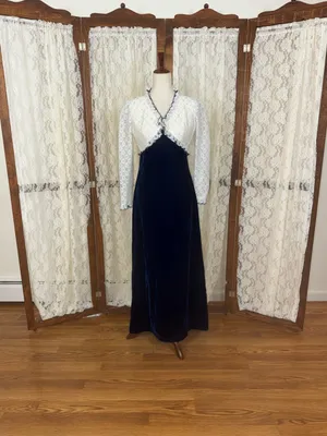 Gorgeous Vintage 1970s Navy Blue Velvet Formal Gown thumbnail 3