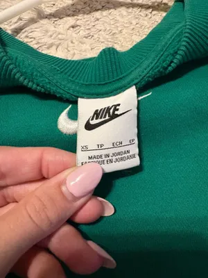 Green nike crewneck  thumbnail 2