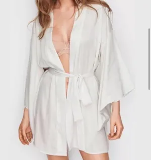 Victoria’s Secret Bling Angel Rhinestone Robe thumbnail 5