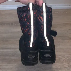 3M Thinsulate insulation womans 7 snow boots Black thumbnail 2