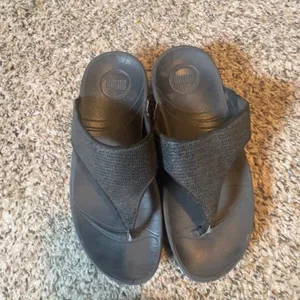 FitFlop Lulu Shimmer Black Thong Sandals Microwobbleboard Wedge Womens 5 639-001 thumbnail 2