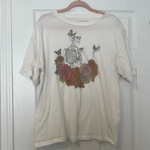 American Eagle skeleton oversized t shirt thumbnail 1