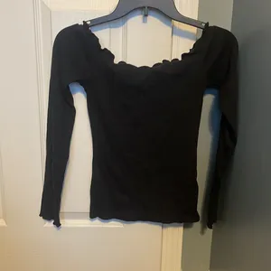 Aeropostale S black long sleeved crop top thumbnail 4