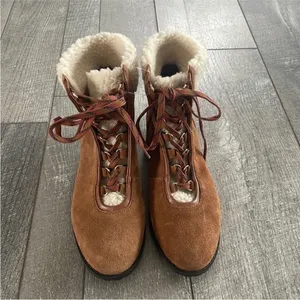 Crown & Ivy Size 7.5 Sherpa Lined Lace Up Boots. thumbnail 2