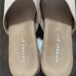 Madden Girl Tan Espadrille Slides thumbnail 4