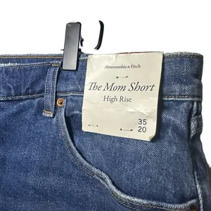 NWT Abercrombie & Fitch The Mom Shorts High Rise Distressed Women’s Size 35 thumbnail 2