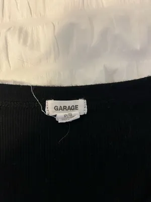 black ribbed garage scoop neck short sleeve thumbnail 3