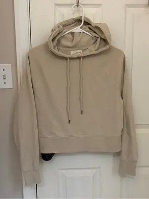 Universal Thread Cropped Pullover Hoodie in Beige thumbnail 3