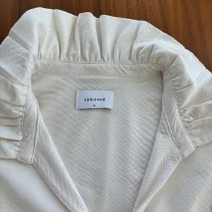 Adrienne Cream Croc Embossed Ruffled Balloon Sleeve Blouse Faux Leather Size M thumbnail 4