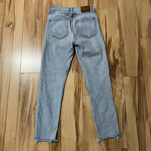 ARITZIA Denim Forum The Yoko High Rise Slim Straight Jeans Women's 25 Light Wash thumbnail 8