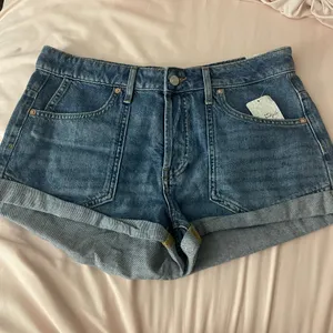 NWT Free People Beginner's Luck Slouchy Roll Cuff Denim Shorts. Size 28 thumbnail 10