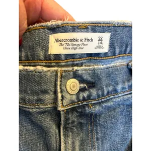Abercrombie and Fitch The 70s Vintage Flare Ultra High Rise - 32 14L thumbnail 9