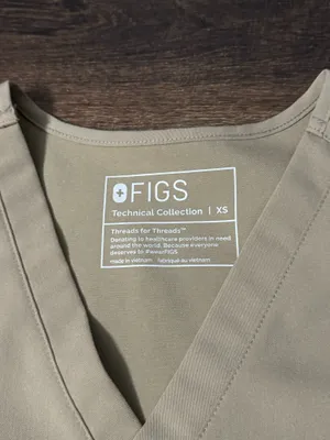 FIGS Scrub Top Women’s thumbnail 3