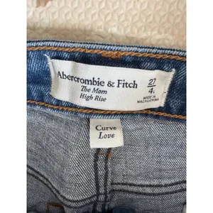 Abercrombie & Fitch Curve Love High Rise‎ Mom Jeans Distressed Blue 27/4L Long thumbnail 3