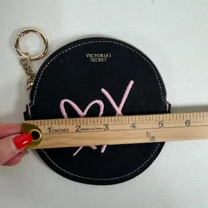 Victoria's Secret Coin Purse Keychain Black Canvas Pink Heart Zip Pouch Round thumbnail 7