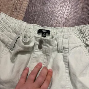 Vans‎ green cargo shorts Size M thumbnail 2