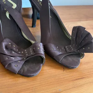 Nina Brown Satin‎ Peep Toe Slingback Heels Bow Rhinestone Stiletto Size 7.5M thumbnail 4