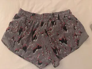 Lululemon Hotty Hot 2.5" Shorts thumbnail 2