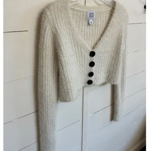 BDG Urban Outfitters Ivory Fuzzy‎ Cropped V-Neck Cardigan Sweater XS thumbnail 10