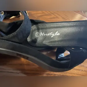 Heels Herstyle like brand new black heels- size 11–beautiful— thumbnail 7