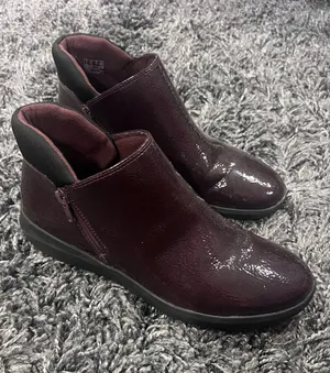 🌺Clarks Kayleigh Burgundy Faux Leather Bootie Size 9.5🌺 thumbnail 1