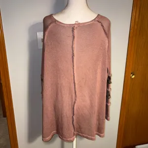 POL Size L Pink Distressed Camo Sleeve Mesh Knit‎ Long Sleeve Top thumbnail 3